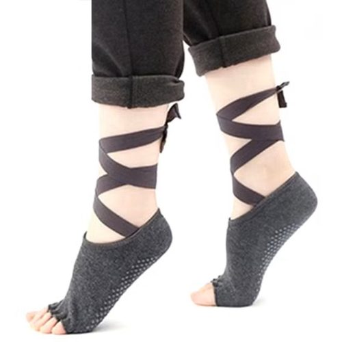 جوراب یوگا مشکی نمای پوشیده